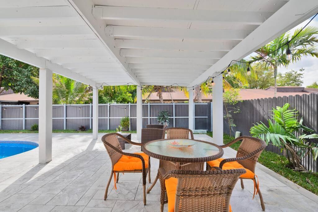מיראמר Spacious 4 Bedrooms, 2 Bathroom House With Pool מראה חיצוני תמונה