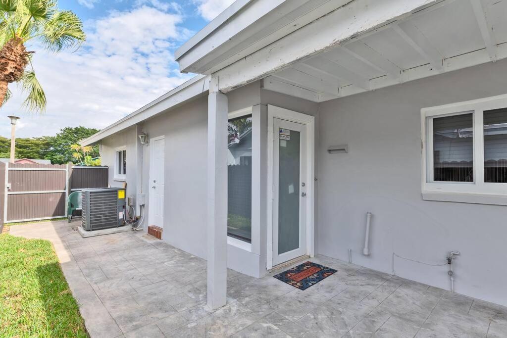 מיראמר Spacious 4 Bedrooms, 2 Bathroom House With Pool מראה חיצוני תמונה
